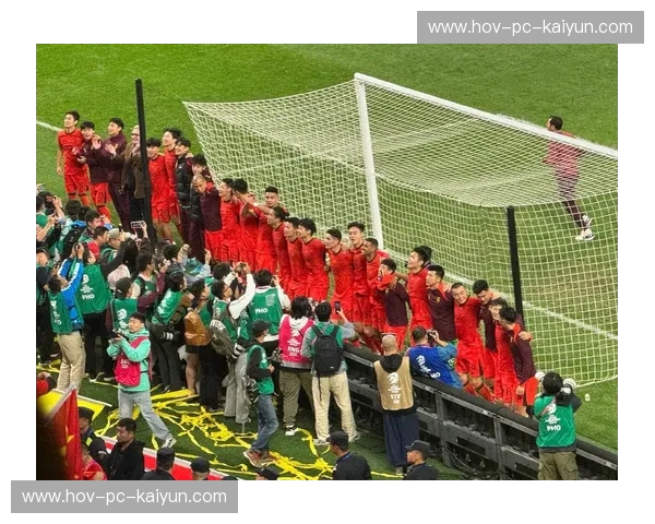 多哈的晚风与未完的救赎:国足vs卡塔尔,一场关于呼吸的博弈 多哈的晚风与未完的救赎:国足vs卡塔尔,一场关于呼吸的博弈